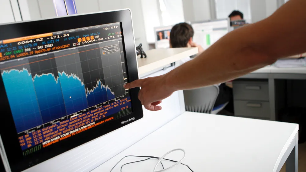 Borzno posredni&scaron;ka hi&scaron;a Ilirika. Spremljanje dogajanj na svetovniih borzah//Foto: Bojan Velikonja