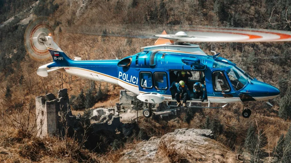 Letalska policijska enota (LPE) med gorskim re&scaron;evanjem