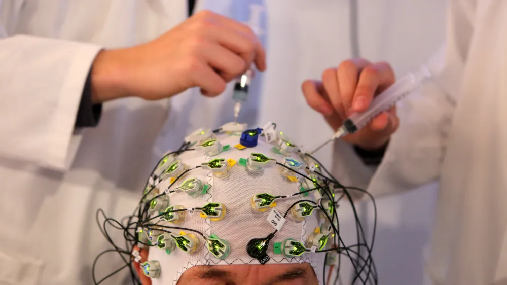 - simbolična fotografija - demenca - Alzheimerjeva bolezen - možganska bolezen - zdravstvo - - 09.05.2017 - predstavitev vseslovenskega projekta zgodnjega odkrivanja demence Adam, ki bo potekal pod vodstvom kliničnega oddelka za bolezni živčevja Nevrolo&scaron;ke klinike UKC Ljubljana, //FOTO: Luka Cjuha