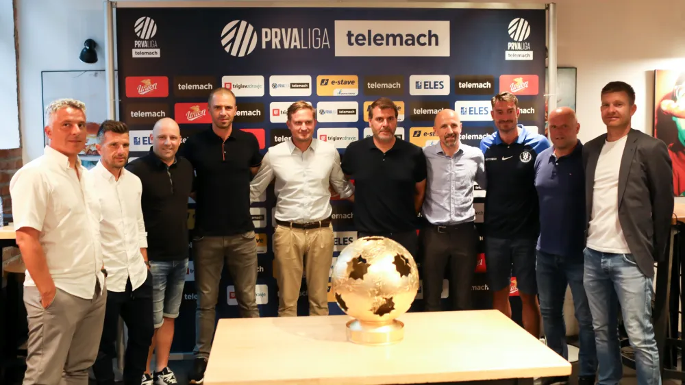 trener NK Olimpija Joao Henriquestrener NK Celje Albert Rieratrener NK Aluminij Robert Pevniktrener NK Bravo Ale&scaron; Arnol trener NK Domžale Simon Rožmantrener NK Kalcer Radomlje Oliver Bogatinovtrener FC Koper Zoran Zeljkovičtrener NK Maribor Damir Krznartrener NK Mura Dejan Grabić,trener Nk Roga&scaron;ka Oskar Drobne- 21.07.2023 - Nogometna zveza Slovenije &ndash; novinarska konferenca NZS pred 33. sezono Prva liga Telemacha, na kateri je pričakovanja in cilje predstavilo vseh deset prvoliga&scaron;kih trenerjev; - nogometni trenerji - //FOTO: Bojan Velikonja