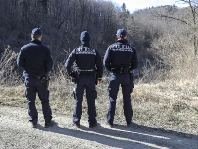 - schengen - policija, nadzor obmejnega območja - 26.03.2019 - Jel&scaron;ane - ilegalne migracije beguncev &ndash; ilegalni prehodi državne meje &ndash; begunska pot &ndash; migranti &ndash; begunci FOTO: Jaka GasarOPOMBA &ndash; REPORTAŽA ZA OBJEKTIV 2019