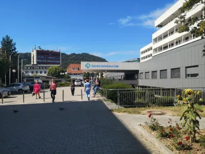 Pacientov, ki potrebujejo oskrbo na negovalnih posteljah, je vedno več, opažajo v celjski bolni&scaron;nici.