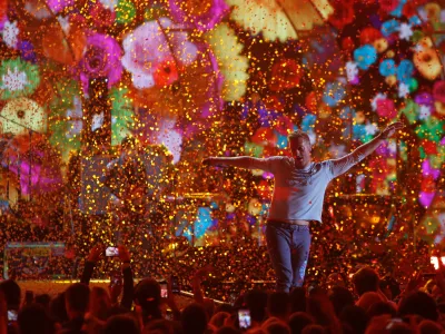 Coldplay lead singer Chris Martin performs during the iHeartRadio Music Festival at T-Mobile Arena in Las Vegas, Nevada U.S. September 22, 2017. REUTERS/Steve Marcus - RC168AB91950