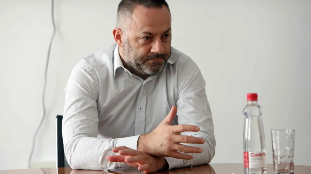 - 05.07.2022 - Danijel Be&scaron;ič Loredan, dr. med., ortopedski kirurg in politik, minister za zdravje v 15. vladi RS pod vodstvom dr. Roberta Goloba od 1. junija 2022 <br><br>//FOTO: Tomaž Skale<br>OPOMBA: DNEVNIKOV OBJEKTIV 2022 &ndash; INTERVJU<br>