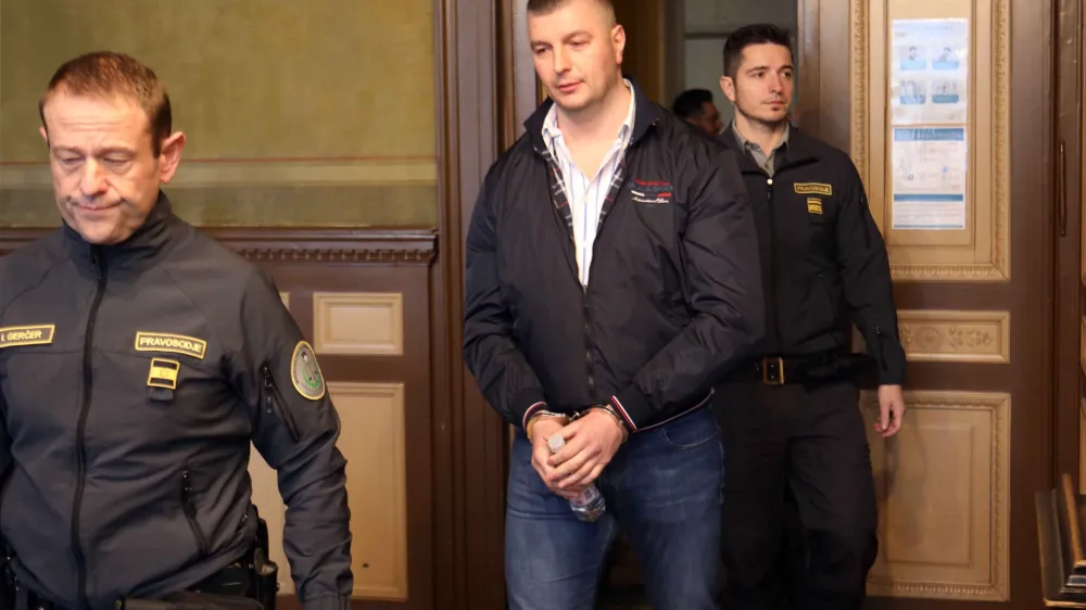 Velibor Lipovac (na sliki) je priprt pri nas, njegov brat dvojček pa prestaja &scaron;tiriletno zaporno kazen v Avstriji.&nbsp;