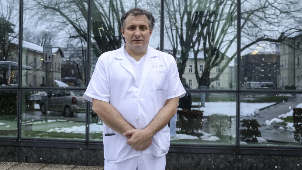 - 19.01.2023 - Dr. Erik Brecelj, kirurg onkolog in zdravstveni aktivist - borec proti korupciji v zdravstvu, vodja novega Strate&scaron;kega sveta za zdravstvo //FOTO: Jaka Gasar