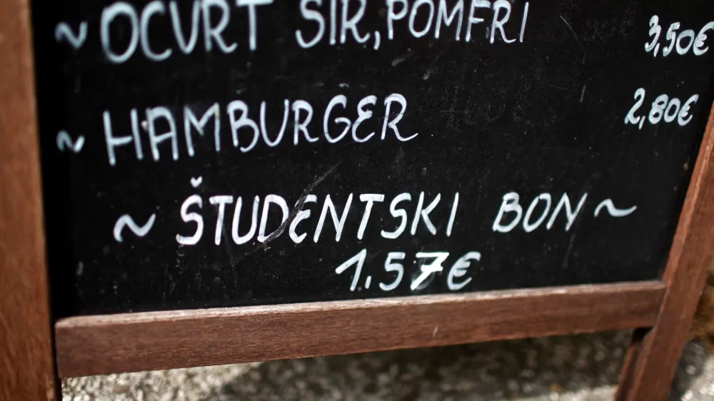 &Scaron;tudentska prehrana bo kmalu deležna izbolj&scaron;av, sistem bonov pa bodo ohranili, so sporočili z ministrstva za delo, družino, socialne zadeve in enake možnosti.