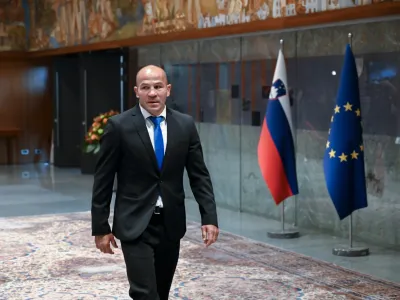 Dejan Zavec- 13.05.2022 &ndash; Državni zbor (DZ) &ndash; 1. ustanovna seja DZ - novoizvoljeni poslanci in poslanke prve seje 9. parlamentarnega sklica - //FOTO: Nik Erik Neubauer