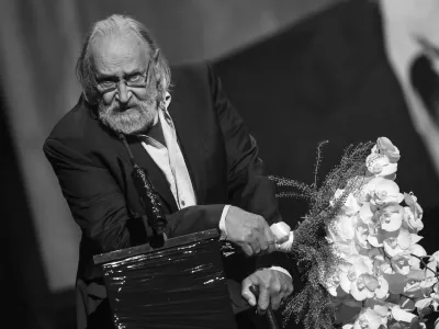 Maribor.<br>Po dolgotrajni bolezni je v 83. letu starosti umrl dolgoletni clan ljubljanske Drame in prejemnik Borstnikovega prstana za zivljenjsko delo Dare Valic.