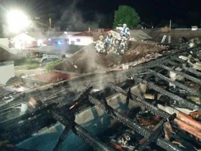 Požar se je prek ostre&scaron;ja raz&scaron;iril na sedem hi&scaron; na Cesti &scaron;panskih borcev v Zalogu v Ljubljani.