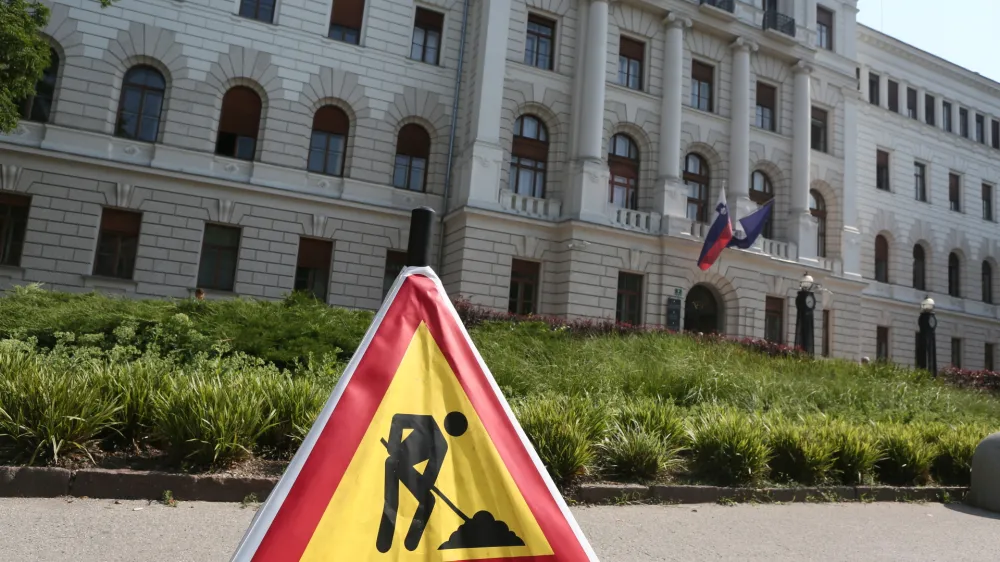 Slovenska sodi&scaron;ča že leta opozarjajo na pomanjkanje sodnih izvedencev posameznih strok, &scaron;e posebej klinične psihologije, psihiatrije in pedopsihiatrije.