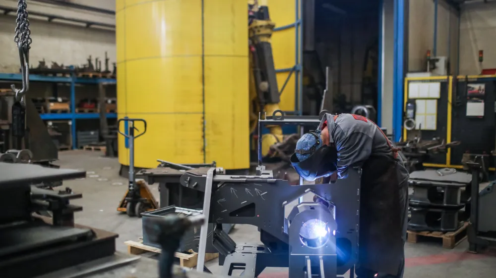 največji robot v Sloveniji- 28.10.2022 &ndash; Zlata gazela 2022 - Podjetje PI&Scaron;EK - VITLI KRPAN, proizvodnja kmetijskih in gozdarskih strojev, d.o.o., Jazbina 9A, &Scaron;marje pri Jel&scaron;ah //FOTO: Bojan VelikonjaOPOMBA: INTERVJU ZA OBJEKTIV 2022