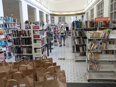 V zadnjih letih se je &scaron;tevilo knjižničnih dolžnikov korenito zmanj&scaron;alo. Konec junija je dolgove imelo 1422 članov knjižnice. F Tomaž Skale