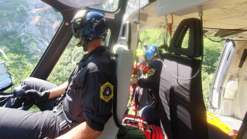 helikopter re&scaron;evanje policija