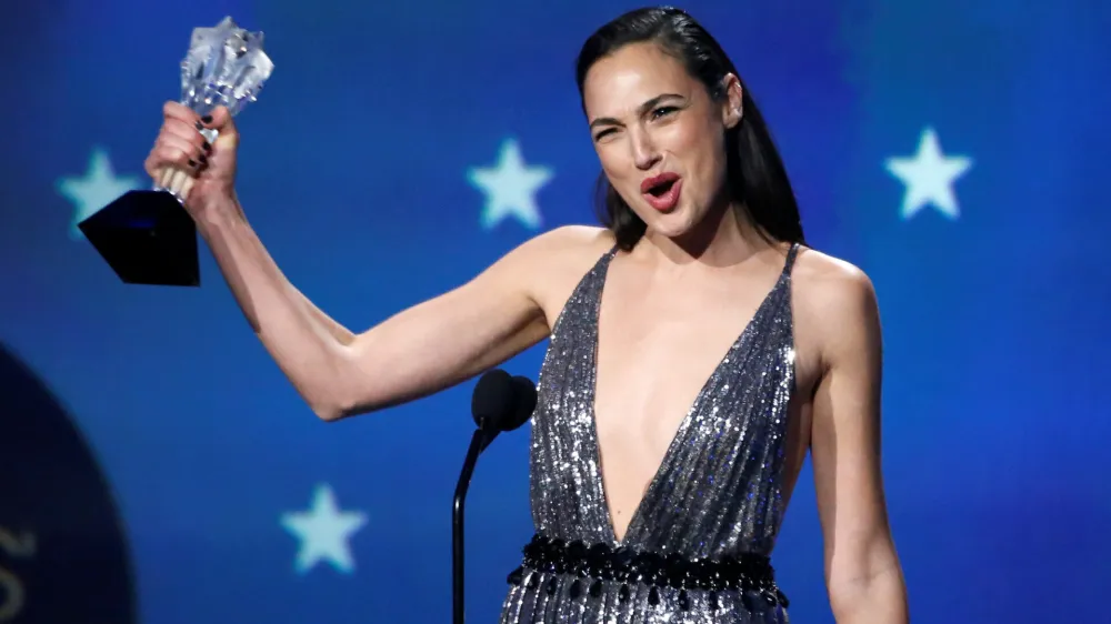 23rd Critics&acirc;&euro;&trade; Choice Awards &acirc;&euro;" Show &acirc;&euro;" Santa Monica, California, U.S., 11/01/2018 &acirc;&euro;" Actress Gal Gadot receives the 2018 #See Her award for her performance in "Wonder Woman." REUTERS/Mario Anzuoni   TPX IMAGES OF THE DAY