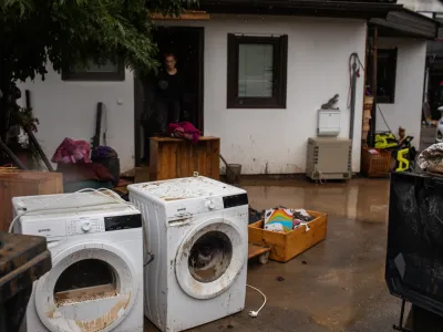 - Sneberje, odpravljanje posledic poplav. - 04.08.2023. Močno deževje in hude ujme so zajele vso Slovenijo in povzročile hude poplave, plazove in zastoje v prometu. Poplave in ujma 2023.//FOTO: Bojan Velikonja