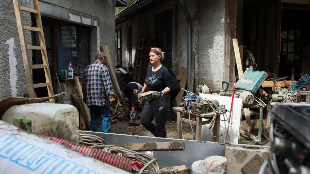 Solčava -&nbsp;Savinjska dolina -&nbsp;odpravljanje posledic poplav &ndash; sanacija &scaron;kode -&nbsp;&nbsp;- 07.08.2023 &ndash; najhuj&scaron;a naravna ujma&nbsp;v&nbsp;zgodovini&nbsp;Slovenije - prizadeti dve tretjini države - ujma - poplave &ndash; zemeljski plazovi &ndash;&nbsp;//FOTO:&nbsp;Bojan Velikonja