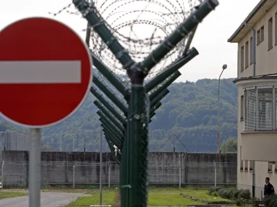 Od 16 zapornikov, obsojenih na 30 let, jih 14 kazen prestaja v na&scaron;em največjem zaporu na Dobu.&nbsp;