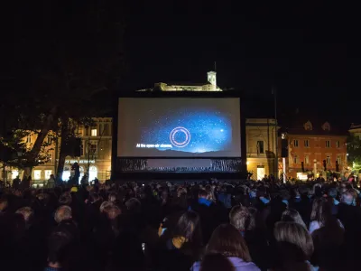 Letni kino Kongresni trg, Kinodvor