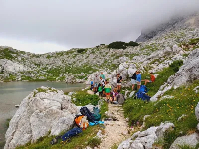 Na Planinski zvezi Slovenije ocenjujejo, da slovenske gore samo v poletni sezoni obi&scaron;če 1,3 milijona prebivalcev. Triglavska jezera so med najbolj obleganimi.