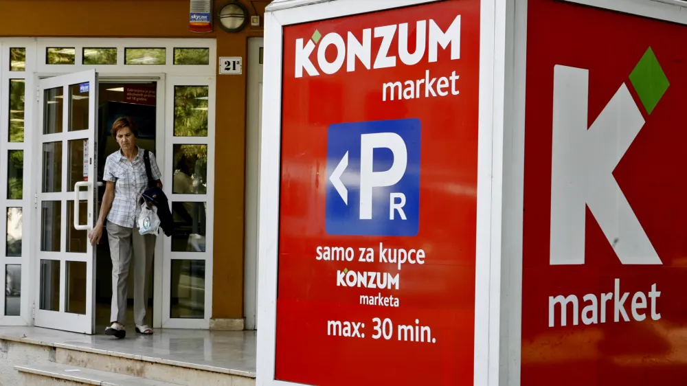 - Hrva&scaron;ka 2012 - Novigrad - trgovina Market Konzum d.d., Gradska vrata 21a//FOTO: Bojan Velikonja