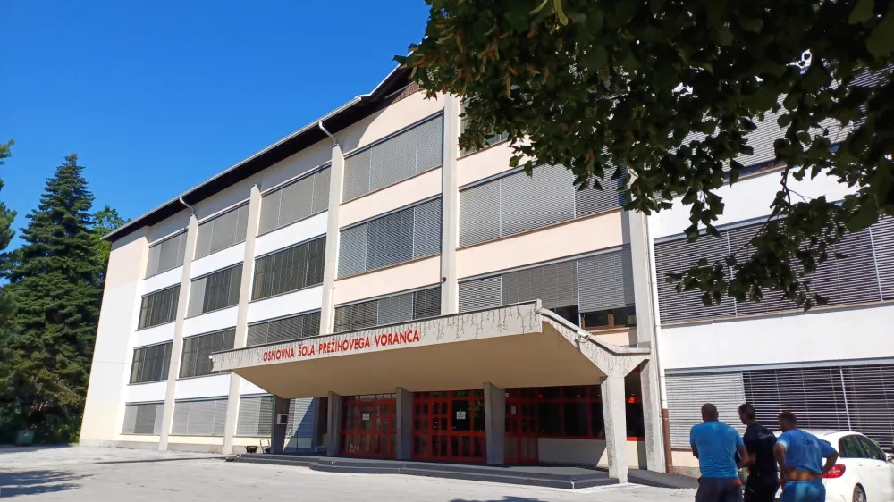 Več zaposlenih na jeseni&scaron;ki &scaron;oli opozarja na izredno slabe odnose znotraj kolektiva in pomanjkanje komunikacije.