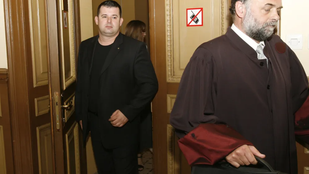 Danijel Pra&scaron;talo oziroma Dan J. Prastalo (levo) se vso svojo kariero ukvarja z zasebnim varovanjem, &scaron;ir&scaron;i slovenski javnosti pa je najbolj znan zaradi tragedije pred Globalom, v katero je bilo vpleteno VIP varovanje.&nbsp;