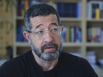 - 22.08.2023 - dr. Max Ajl - strokovnjak za prehransko varnost in okolje - raziskovalec podnebnih in agrarnih problematik na Univerzi v Ghentu ter avtor knjige &raquo;A People's Green New Deal&laquo; //FOTO: Jaka Gasar