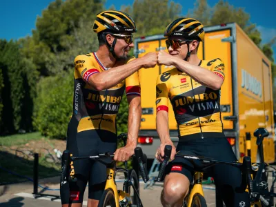 Primož Roglič (levo) in Jonas Vigegaard (desno).