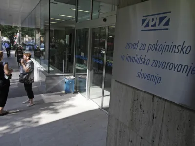 - Ilustrativna fotografija,starej&scaron;i občani, upokojenci, pokojnina, pokojninska reforma- ZPIZ (Zavod za pokojninsko in invalidsko zavarovanje Slovenije)//FOTO: Luka CjuhaOPOMBA: ZA OBJAVO V ČASOPISU DNEVNIK