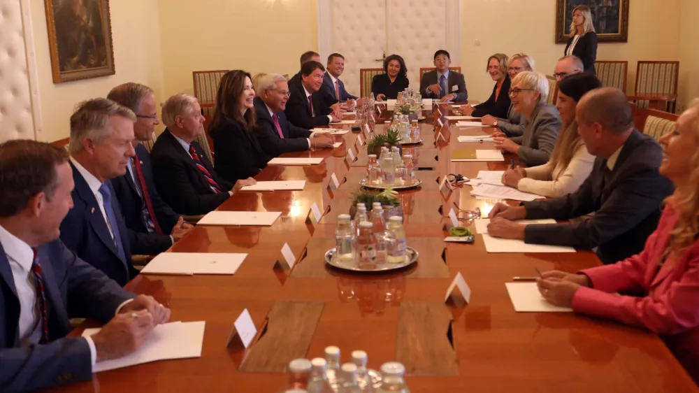 04.09.2023 - Ameri&scaron;ki senatorji in kongesnik pri Nata&scaron;i Pirc MusarFoto: Tomaž Skale