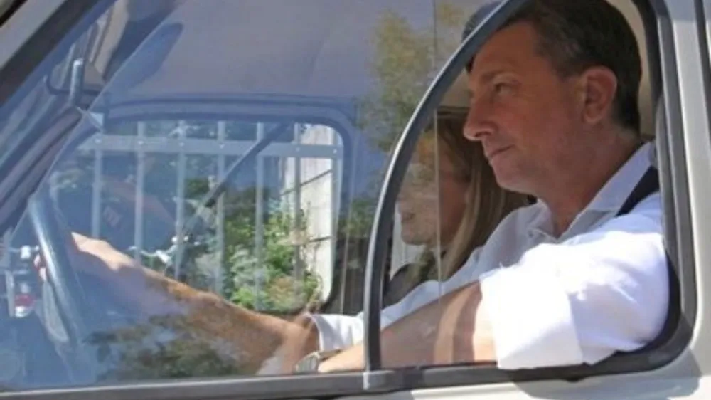 Borut Pahor je tudi po koncu predsedni&scaron;kega mandata ostal javno izjemno aktiven. Na začetku leta je odmevala dobrodelna dražba njegove &raquo;katrce&laquo;.