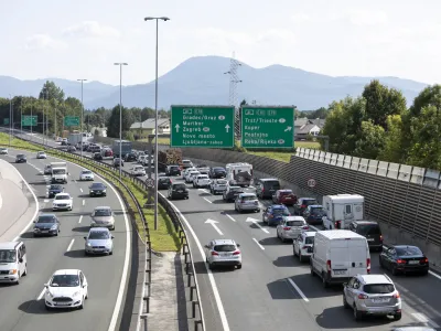 - Kozarje- 06.09.2021 &ndash; Južna ljubljanska obvoznica &ndash; prometni zastoj &ndash; promet - gneča  //FOTO: Matjaž Ru&scaron;t