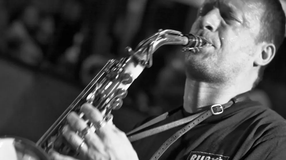 Saksofonist Mats Gustafsson ponovno prihaja v goste na Brda Contemporary Music Festival, kjer bo vodil mojstrsko delavnico in tudi koncertiral.&nbsp;