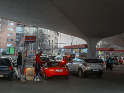 - 07.03.2022  Bencinska črpalka Petrol - podraitev bencina //FOTO: Luka Cjuha.