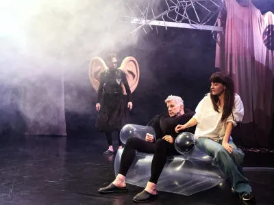 Pre&scaron;ernovo gledali&scaron;če Kranj, 2023: <br>Lea Kukovičič - avtorski projekt<br>ZADNJI HAMLET<br>Koprodukcija z Zavodom Bunker