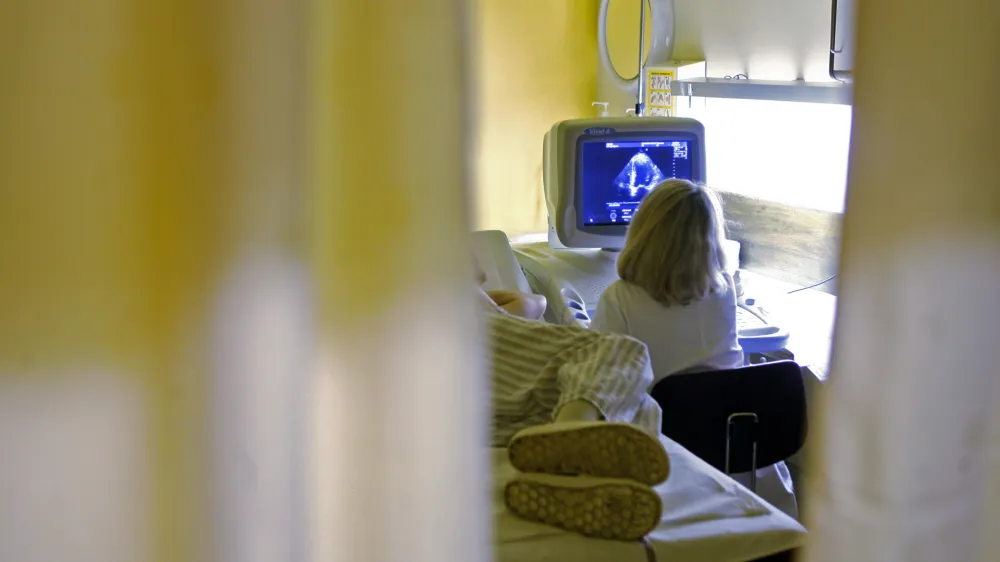 - simbolična fotografija - zdravstvo - <br><br><br>- Klinični oddelek za kardiologijo - UKC, Univerzitetni klinični center Ljubbljana //FOTO: Bojan Velikonja