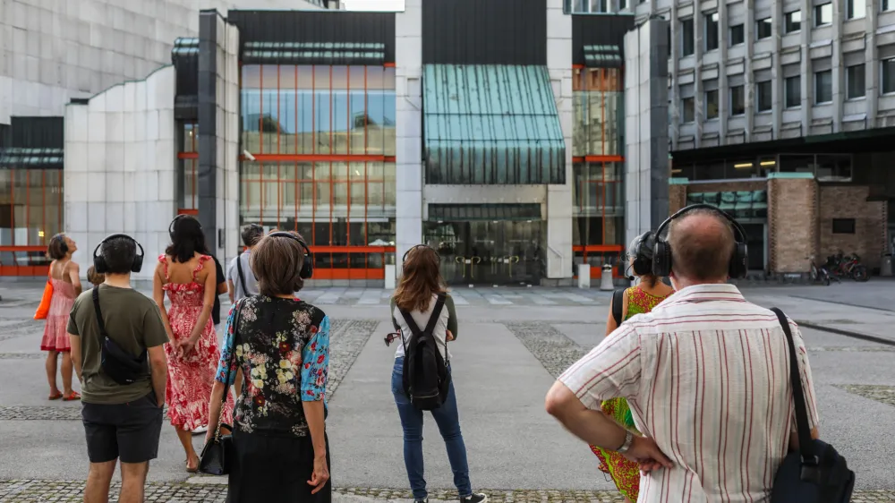 - 12.09.2023 - Zvočni sprehod Globoka hi&scaron;a v Cankarjevem domu ob letu Edvarda Ravnikarja - //FOTO: Bojan Velikonja