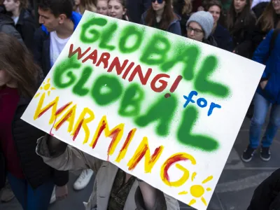 - simbolična fotografija - <br><br><br>- 15.03.2019 &ndash; Podnebni &scaron;trajk v Ljubljani - Mladi za podnebno pravičnost zahtevali odločno podnebno ukrepanje - protest za bolj&scaron;e okoljske razmere in razogljičenje Slovenije &ndash; protestni shod - podnebne spremembe - //FOTO: Matjaž Ru&scaron;t