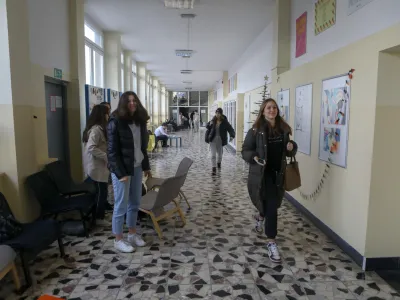 - 13.01.2023 - Srednja vzgojiteljska &scaron;ola, gimnazija in umetni&scaron;ka gimnazija Ljubljana, Kardeljeva plo&scaron;čad 28a&nbsp;//FOTO: Luka CjuhaOPOMBA: INFORMATIVA - &scaron;olska priloga - vpis v sredje &scaron;ole &ndash; &scaron;olstvo -&nbsp;