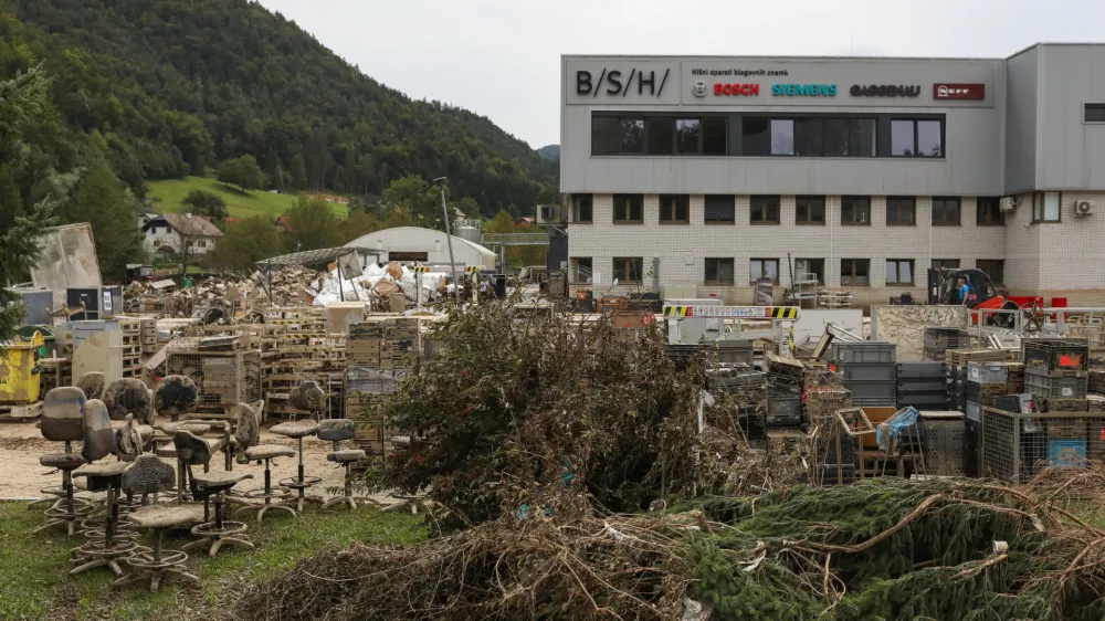 - BSH, Hi&scaron;ni aparati d.o.o. Nazarje - odpravljanje posledic poplav &ndash; sanacija &scaron;kode  - 09.08.2023 - Najhuj&scaron;a naravna ujma v zgodovini Slovenije - prizadeti dve tretjini države - ujma - poplave &ndash; zemeljski plazovi &ndash; neurja -  //FOTO: Bojan Velikonja