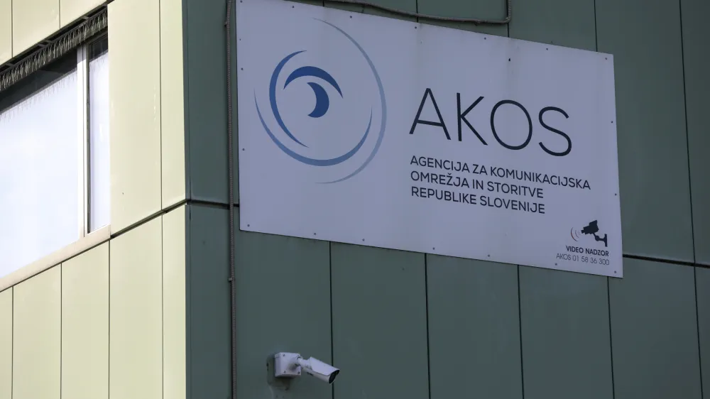 stavba AKOS<br><br><br>- 09.01.2020 - Agencija za komunikacijska omrežja in storitve RS - javni shod proti uvajanju tehnologije 5G v Sloveniji v organizaciji Gibanja za človeku prijazno tehnologijo ob robu posveta mobilnih operaterjev o uvajanju tehnologije 5G; //FOTO: Jaka Gasar