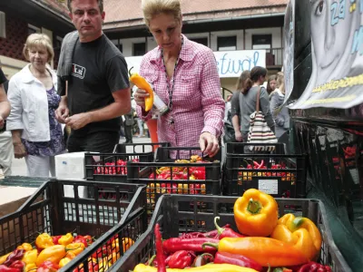pekoče paprike<br><br><br>- 19.09.2015 - - - 1. Čili festival v Ljubljani 2015 - kulinarika - gastronomija - <br><br><br><br>//FOTO: Luka Cjuha