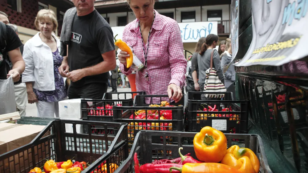 pekoče paprike<br><br><br>- 19.09.2015 - - - 1. Čili festival v Ljubljani 2015 - kulinarika - gastronomija - <br><br><br><br>//FOTO: Luka Cjuha