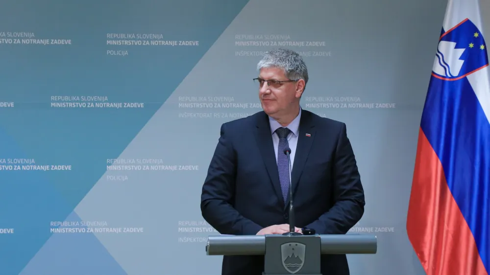 Ljubljana, MNZ.<br>Izjava za medije ministrice za infrastrukturo Alenke Bratusek in ministra za notranje zadeve Bostjana Poklukarja.