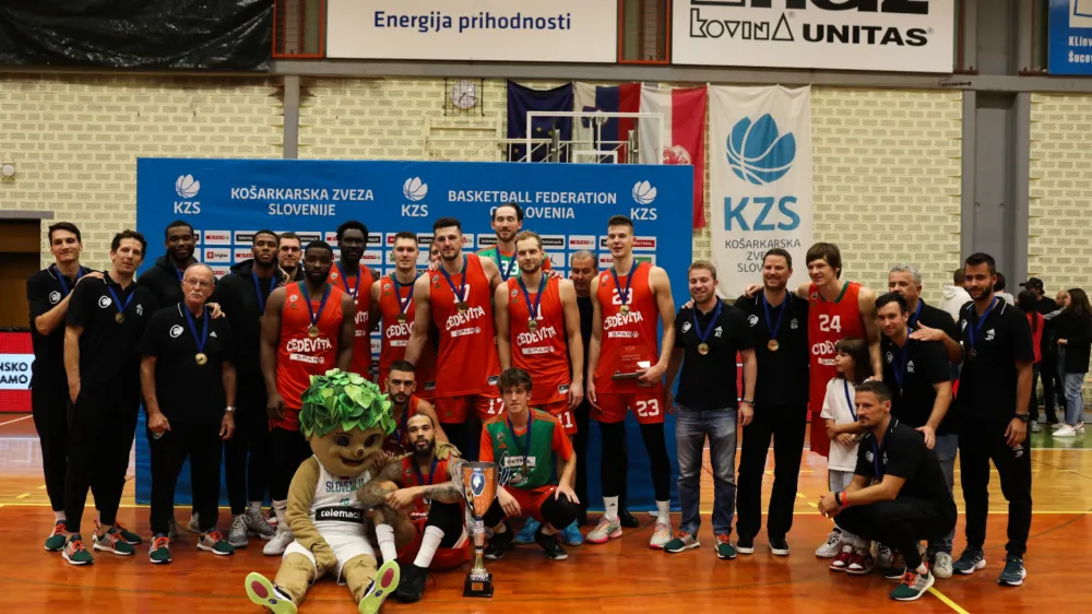 ko&scaron;arkarji Cedevite Olimpije&nbsp;- zmagovalci Superpokala 2023&nbsp;- 25.09.2023 &ndash; ko&scaron;arka - Cedevita Olimpija: Kansai Helios Suns,&nbsp;superpokal Slovenije 2023&nbsp;//FOTO: Bojan Velikonja