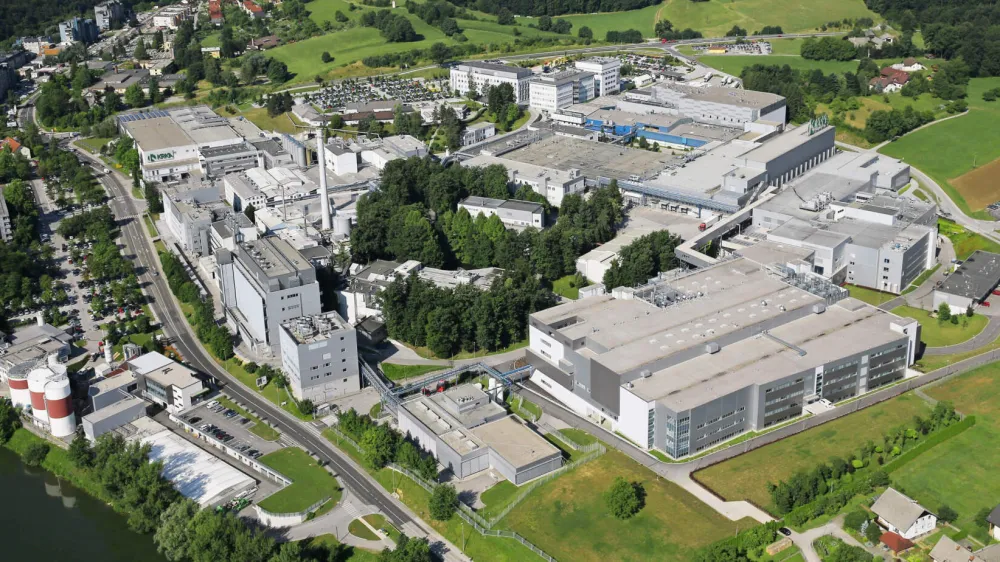 Največ neto čistega dobička ugotovile družbe v predelovalnih dejavnostih, med temi največ družbe iz oddelkov proizvodnja farmacevtskih surovin in preparatov. F Krka