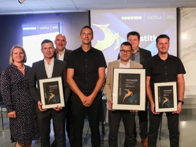 predsednica organizacijskega odbora projekta Gazela Petra Golmajer,direktor Gospodarske zbornice Dolenjske in Bele krajine Tomaž Kordi&scaron;direktor GZS Posavske gospodarske zbornice Darko Gori&scaron;ekdirektor podjetja RIKO EKOS Ale&scaron; Knavstehnični direktor podjetja KOVAN Daniel Nagličvodja prodaje podjetja KOVAN Janez Prelesnikdirektor podjetja AMBIT Bo&scaron;tjan Grobler,- 27.09.2023 - 23. Slovenska GAZELA 2023 &ndash; regijski izbor najbolj&scaron;ih najhitreje rastočih podjetij v organizaciji časnika Dnevnik &ndash; razglasitev dolenjsko-posavske gazele 2023 v Novem mestu //FOTO: Bojan Velikonja
