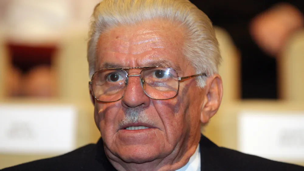 Nekdanji vodja republi&scaron;kega sekretariata za notranje zadeve Tomaž Ertl, dobitnik državnega odlikovanja Srebrni red za izjemno delo in zasluge pri varnosti, obrambi in za&scaron;čiti Republike Slovenije v času akcije Sever. <br>- 20. obletnica akcije Sever - spominski dan se navezuje na 1. december 1989, ko so takratni organi za notranje zadeve z akcijo Sever preprečili politično manifestacijo jugoslovanskih centralističnih sil v Ljubljani in ustvarjanje izrednih razmer///FOTO: Luka CjuhaOPOMBA: ZA OBJAVO V ČASOPISU DNEVNIK