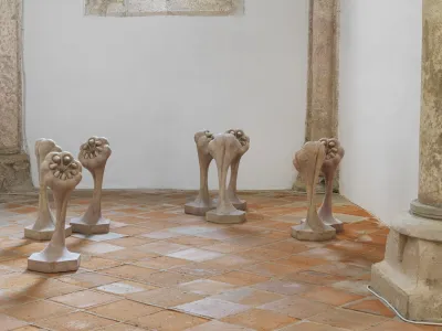 Damijan Kracina: Napačna ladja (2023); postavitev v Galeriji Božidarja Jakca Foto:&nbsp; arhiv GBJ